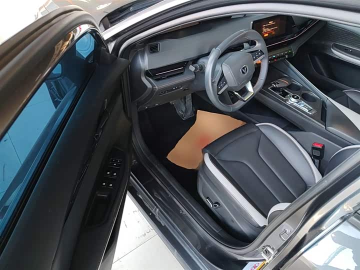 Changan UNI-V 2023 1.5 T Premium — фото 16