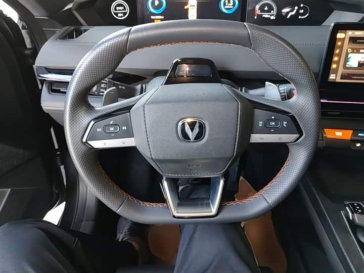 Changan UNI-V 2023 1.5 T Premium — фото 11