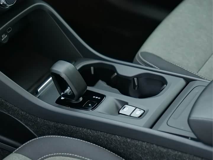 Volvo XC40 2024 B 3 — фото 25