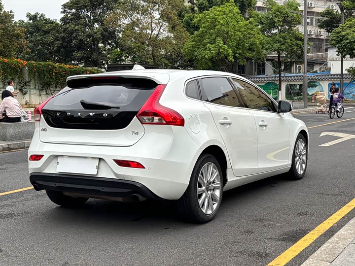 Volvo V40 2016 T 4 — фото 20