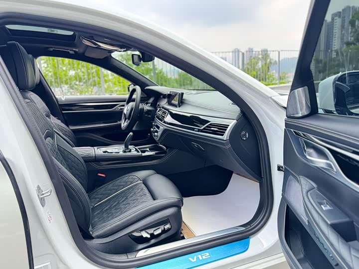 BMW 7-Series 2019 M 760 Li x Drive V 12 — фото 19