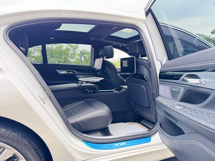 BMW 7-Series 2019 M 760 Li x Drive V 12 — фото 21