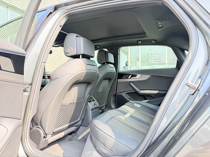 Audi A4L 2024 40 TFSI quattro RS — фото 11