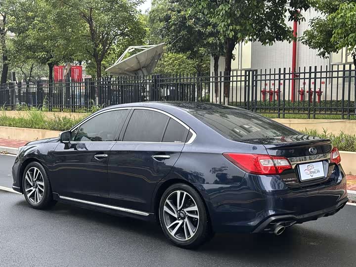 Subaru Legacy — фото 14