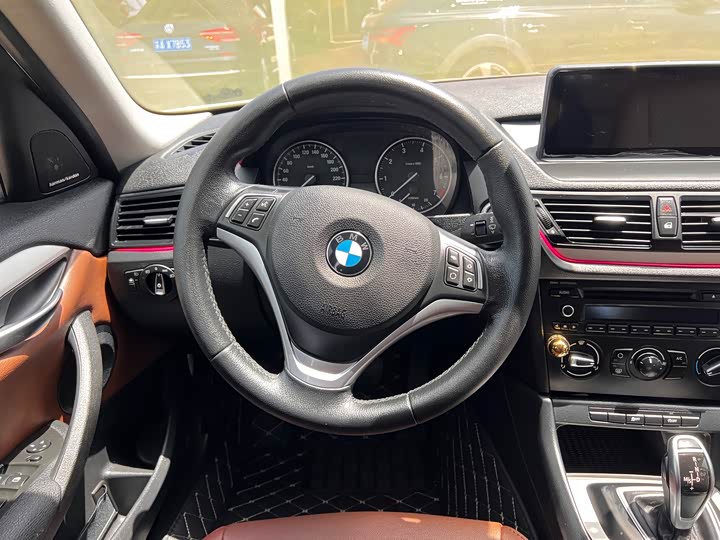 BMW X1 2015 s Drive 18i — фото 15