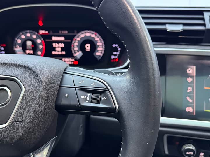 Audi Q3 2019 40 TFSI — фото 22