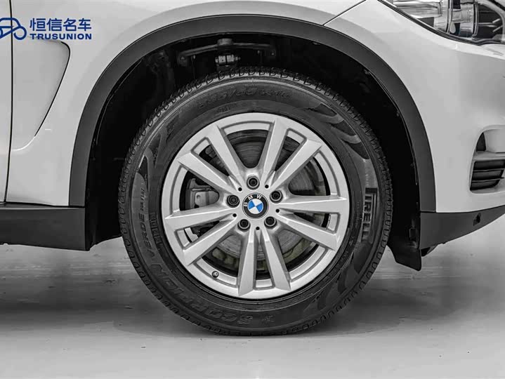 BMW X5 2015 x Drive 28i — фото 11