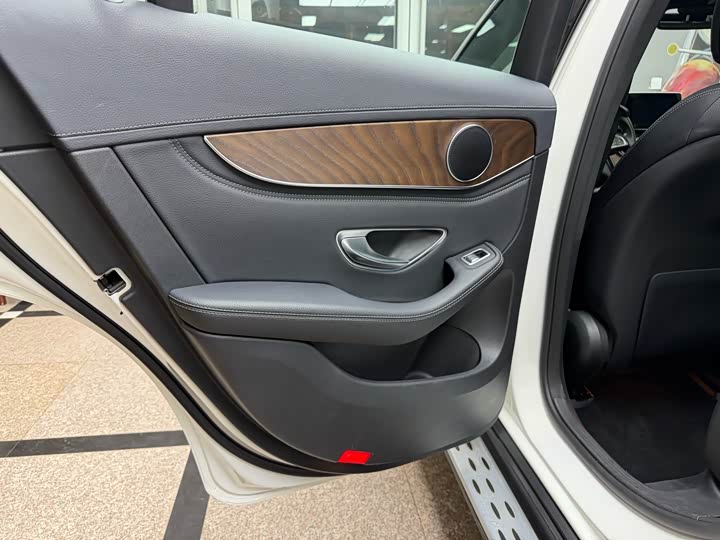 Mercedes-Benz GLC 2016 GLC 300 4 MATIC — фото 19