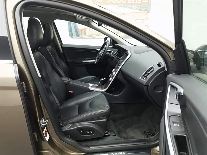 Volvo XC60 2017 T 5 — фото 23