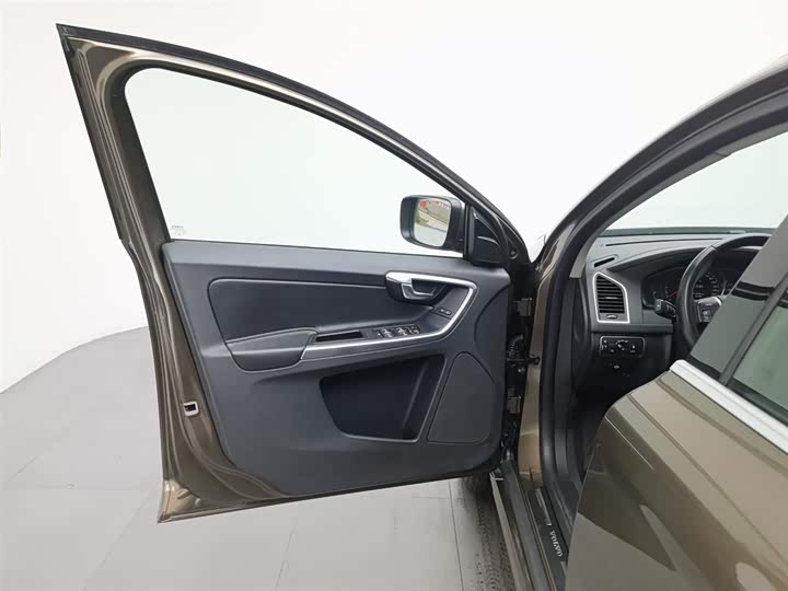 Volvo XC60 2017 T 5 — фото 8