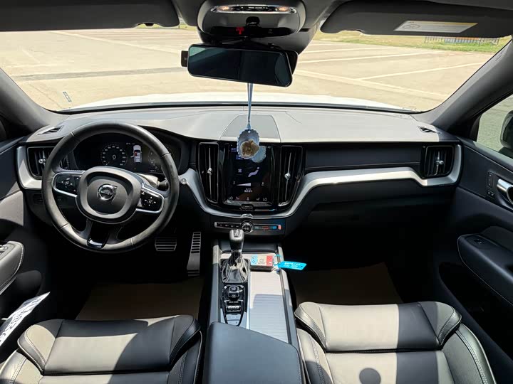 Volvo XC60 2021 T 5 4 WD — фото 6