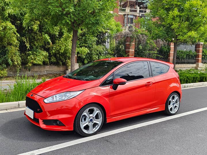Ford Fiesta — фото 17
