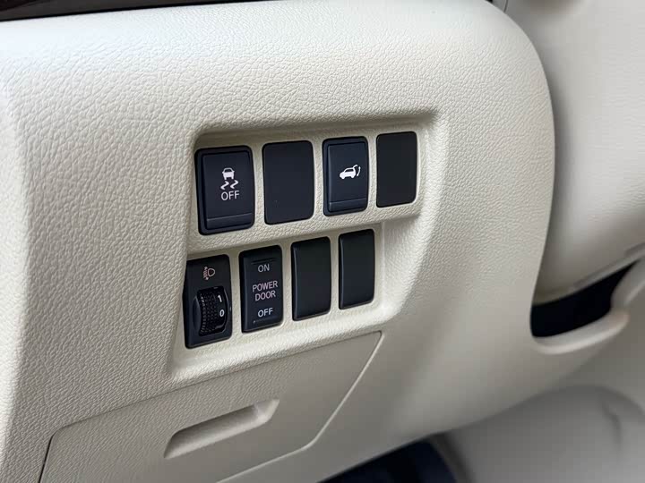 Nissan Quest — фото 14