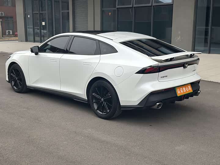 Changan UNI-V 2022 1.5 T Premium — фото 13