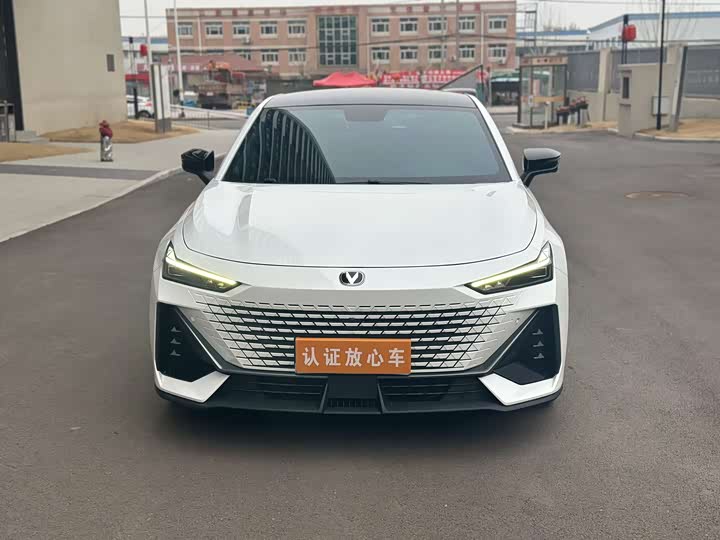 Changan UNI-V 2022 1.5 T Premium — фото 5
