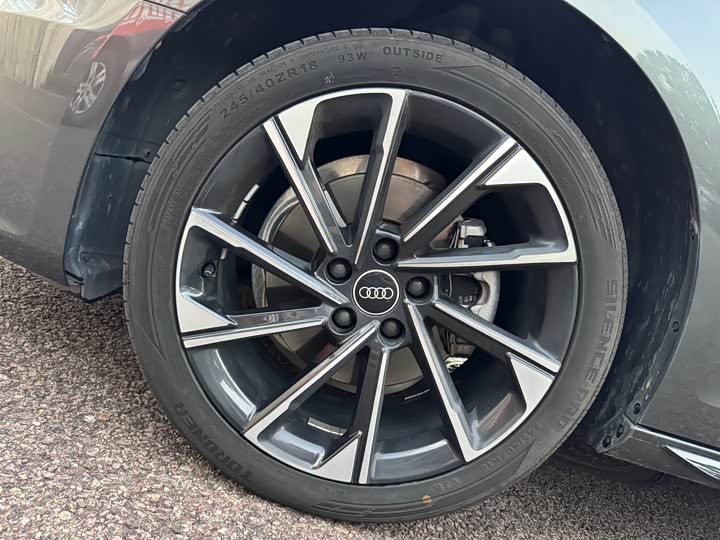 Audi A4L 40 TFSI люкс-динамик — фото 9