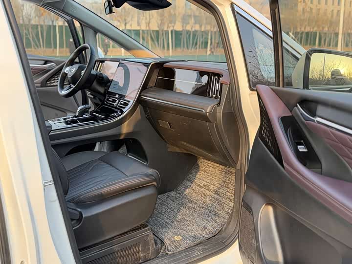 Trumpchi M8 2024 400 T — фото 11