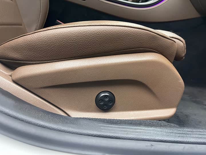 Mercedes-Benz E-Class 2022 E 260 L Sport — фото 17