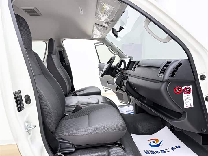 Toyota HIACE 2015 2.7 L — фото 5