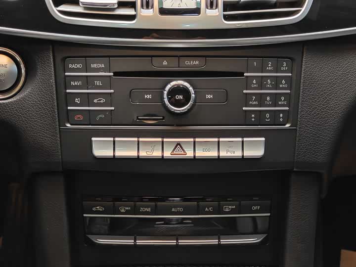 Mercedes-Benz E-Class 2015 E 200 L Sport — фото 17
