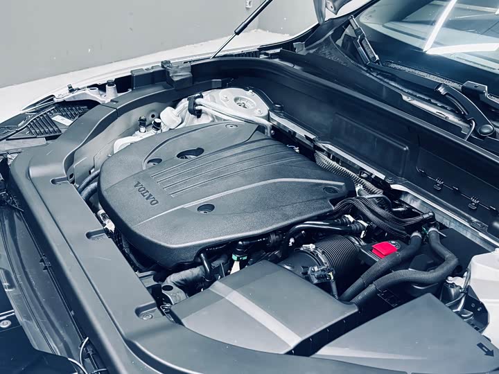 Volvo XC60 2022 B 5 4 WD — фото 17