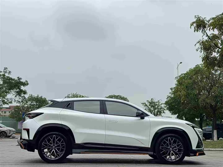 Changan UNI-T 2022 1.5 T Premium — фото 6