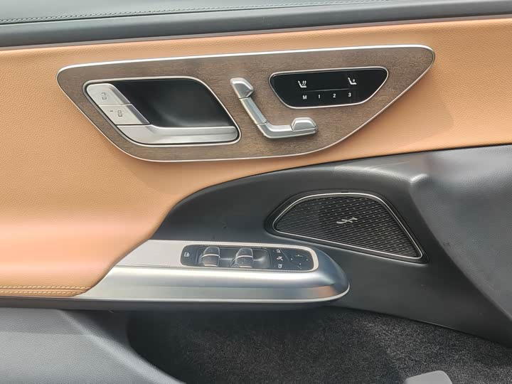 Mercedes-Benz E-Class 2025 E 300 L — фото 6