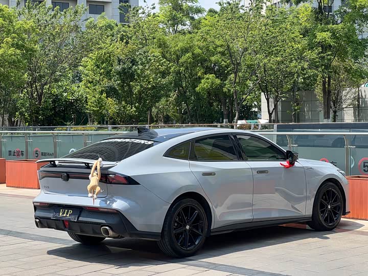 Changan UNI-V 2022 1.5 T Premium — фото 16