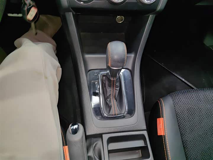 Subaru XV 2015 2.0i — фото 10