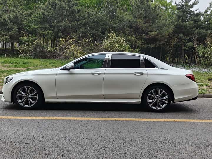 Mercedes-Benz E-Class 2018 E 300 L — фото 18