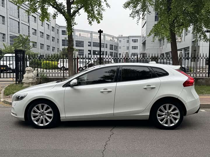 Volvo V40 2015 1.6 T — фото 26