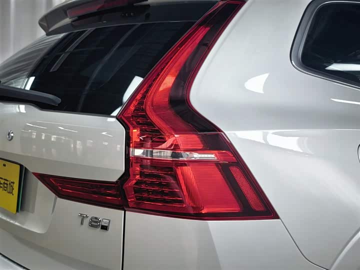 Volvo XC60 Hybrid 2025 Hybrid 4 WD — фото 6