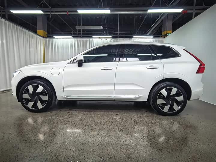 Volvo XC60 Hybrid 2025 Hybrid 4 WD — фото 10
