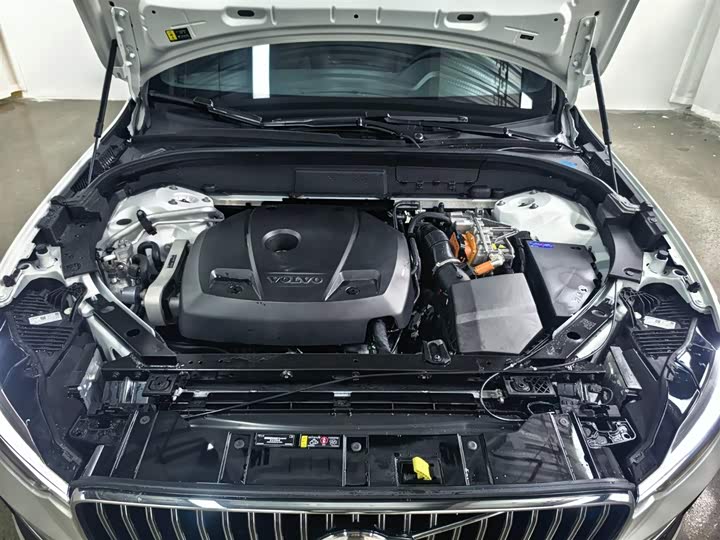 Volvo XC60 Hybrid 2025 Hybrid 4 WD — фото 18