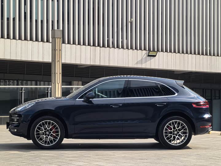 Porsche Macan 2017 Macan Turbo 3.6 T — фото 3
