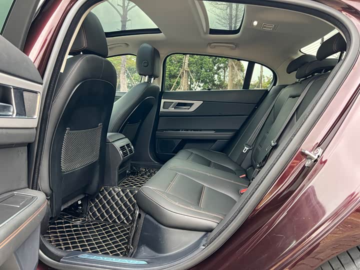 Jaguar XEL 2019 2.0 T 200 PS — фото 12