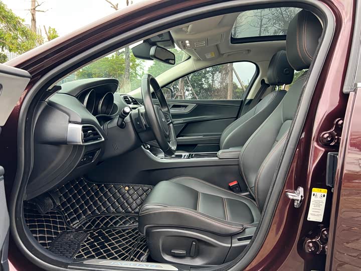 Jaguar XEL 2019 2.0 T 200 PS — фото 9