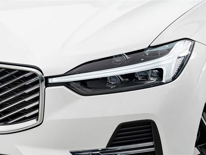 Volvo XC60 2026 B 5 4 WD — фото 4