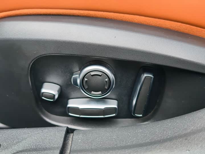 Jaguar XFL 2024 2.0 T P 300 4 WD — фото 24