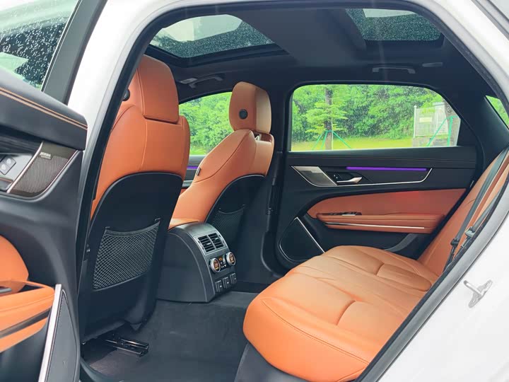 Jaguar XFL 2024 2.0 T P 300 4 WD — фото 11