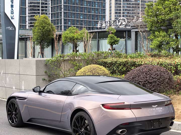 Aston Martin DB11 2022 4.0 T V 8 Coupe — фото 9