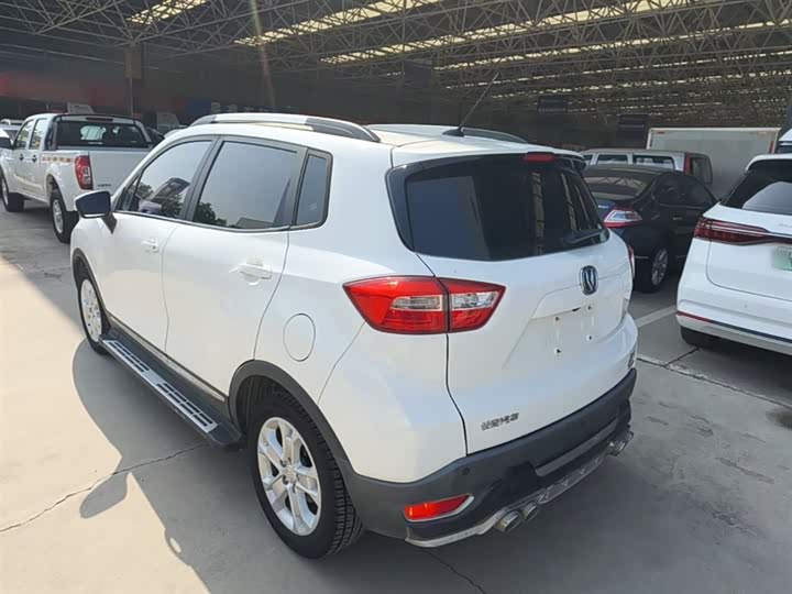 Changan CS15 2016 1.5 L MT — фото 5