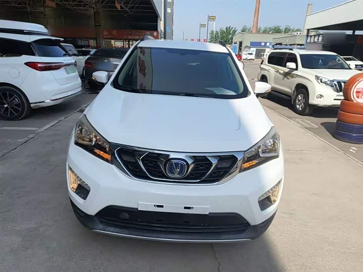 Changan CS15 2016 1.5 L MT — фото 3