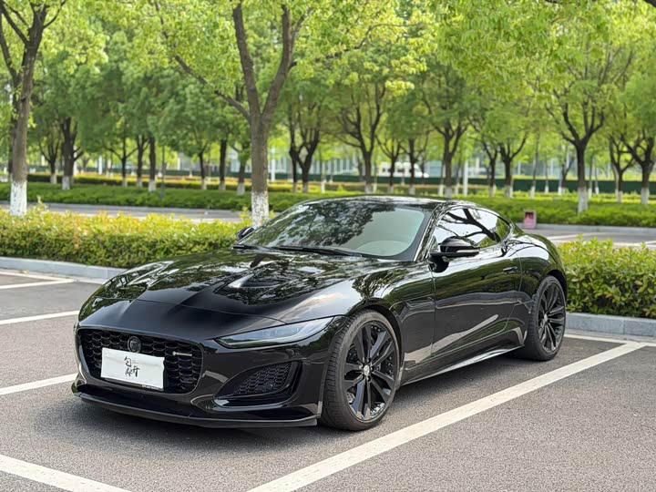 Jaguar F-TYPE 2022 P 300 R-DYNAMIC BLACK — фото 1