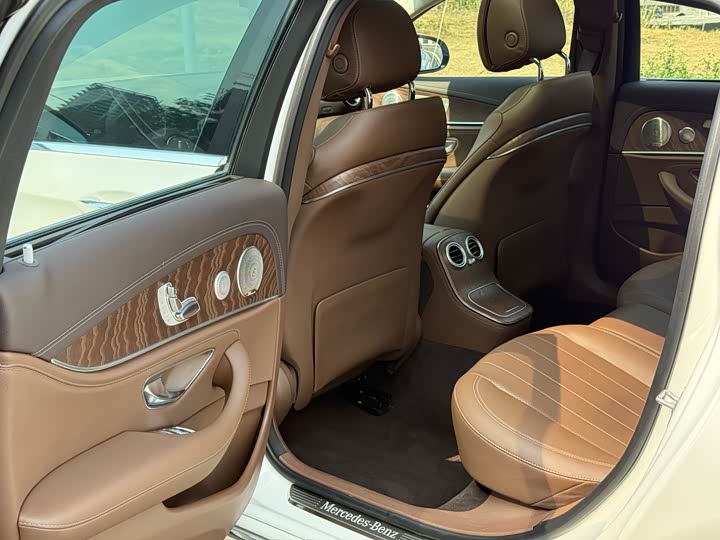 Mercedes-Benz E-Class 2021 E 300 L Luxury — фото 9