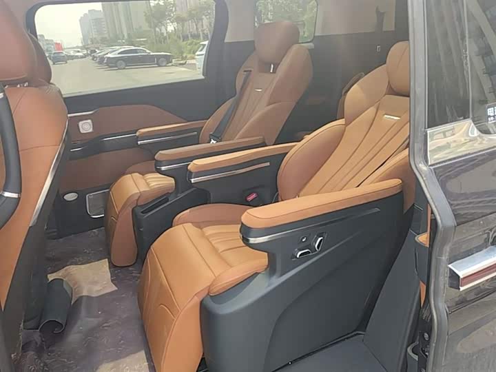 Hongqi HQ9 PHEV 2024 2.0 T 4 WD — фото 17