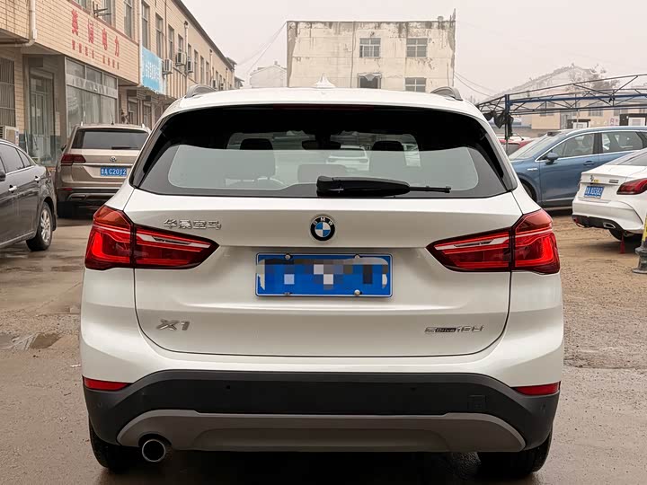 BMW X1 2018 s Drive 18 Li — фото 5