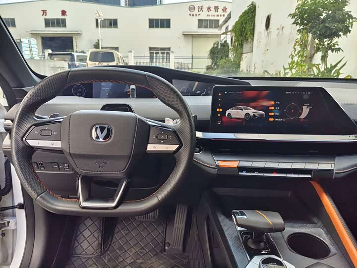 Changan UNI-V 2022 1.5 T Premium — фото 9