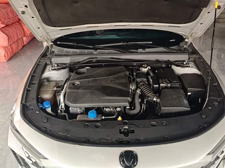 Changan UNI-V 2022 1.5 T Premium — фото 20
