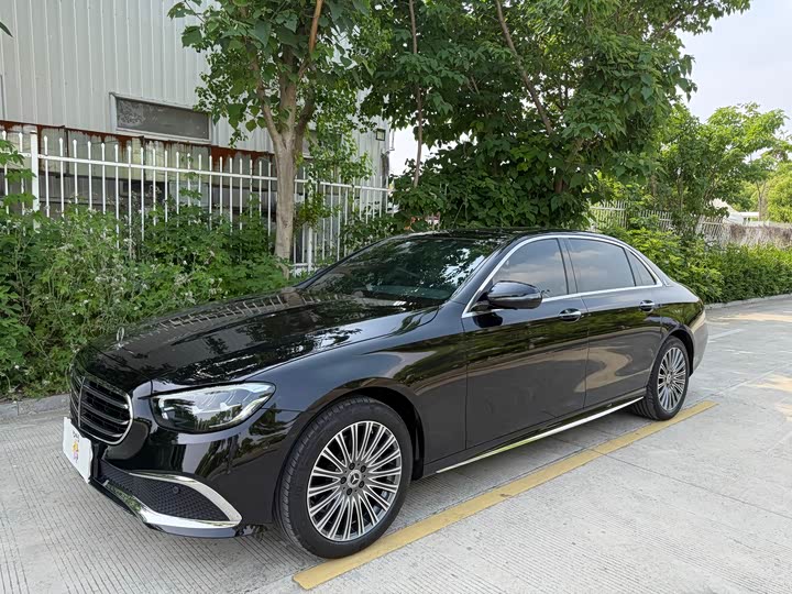 Mercedes-Benz E-Class 2023 E 300 L Luxury — фото 1